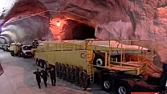 Một căn cứ tên lửa nằm sâu trong lòng núi của IRGC. Một căn cứ tên lửa nằm sâu trong lòng núi của IRGC.