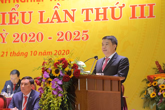 Đồng chí Y Thanh Hà Niê Kđăm, Ủy viên dự khuyết Trung ương Đảng, Bí thư Đảng ủy Khối Doanh nghiệp Trung ương phát biểu khai mạc Đại hội.
