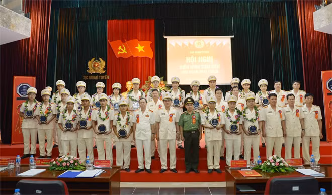 Các đại biểu dự hội nghị.
