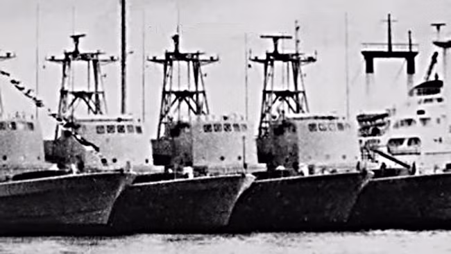 5 tàu lớp Saar-3 tại xưởng đóng tàu Felix Amiot ở Cherbourg, Pháp.