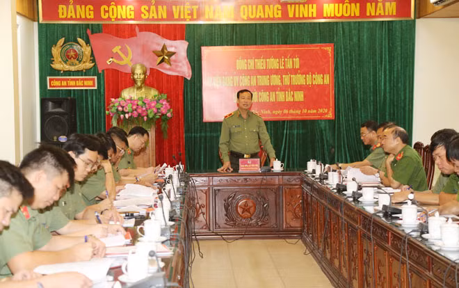 Thứ trưởng Lê Tấn Tới phát biểu chỉ đạo tại buổi làm việc.
