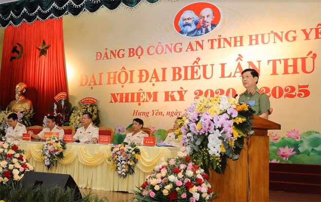 Thứ trưởng Nguyễn Văn Sơn phát biểu tại đại hội.