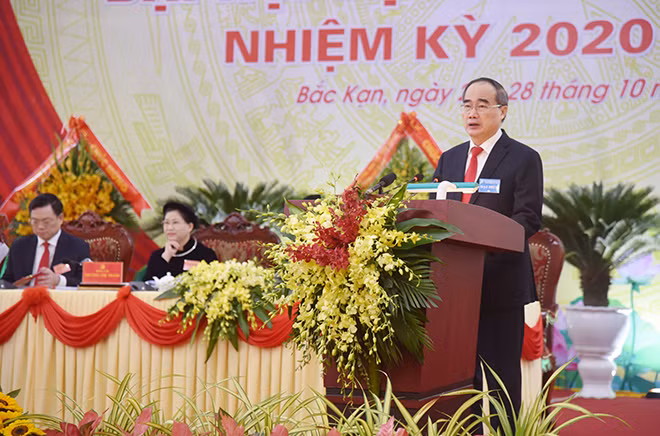 Đồng chí Nguyễn Thiện Nhân, Ủy viên Bộ chính trị, Trưởng đoàn ĐBQH TP Hồ Chí Minh phát biểu chỉ đạo Đại hội.