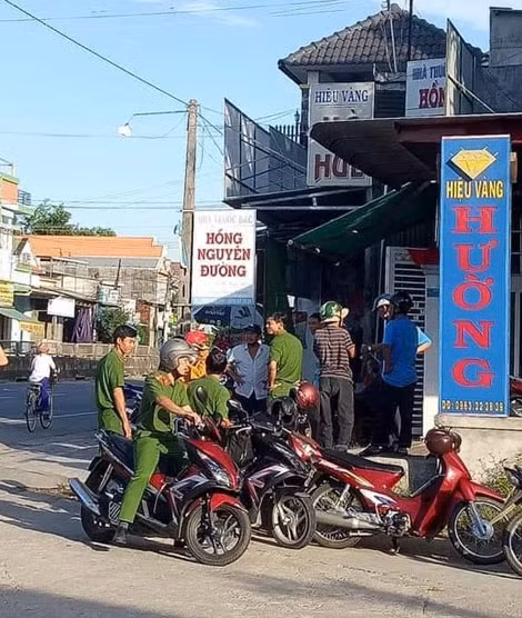 Tiệm vàng Hường, nơi xảy ra vụ việc. - Ảnh: F.B. Tiệm vàng Hường, nơi xảy ra vụ việc. - Ảnh: F.B.