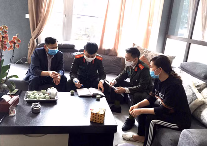 Công an huyện Sa Pa đang tiến hành rà soát xác minh các trường hợp có tiếp xúc với 2 du khách người Pháp. Công an huyện Sa Pa đang tiến hành rà soát xác minh các trường hợp có tiếp xúc với 2 du khách người Pháp.