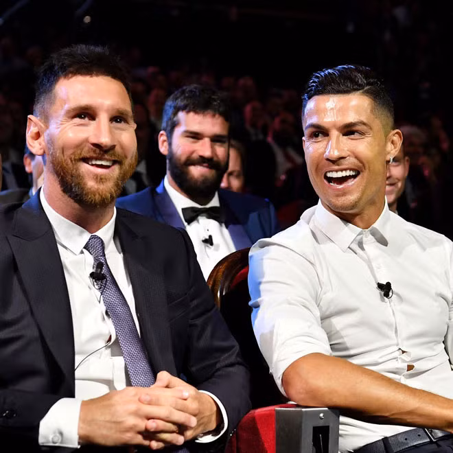 Messi vừa gia nhập hàng ngũ tỷ phú thể thao cùng với Ronaldo.