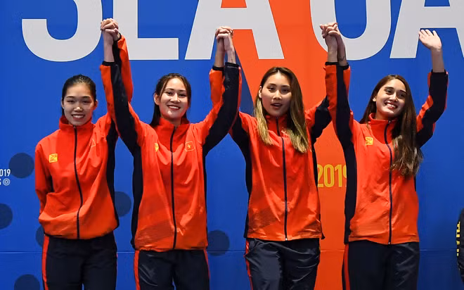 Đội tuyển kiếm chém nữ Việt Nam đoạt HCB tại Sea games 30. Ảnh: Tiến Tuấn.