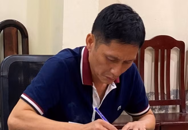 Sát thủ Vũ Quốc Long tại cơ quan Công an.