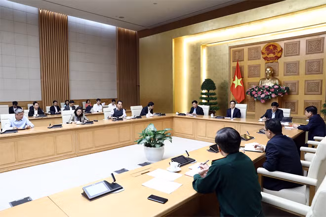 Ban Chỉ đạo quốc gia phòng chống dịch bệnh viêm đường hô hấp cấp do chủng mới của virus Corona gây ra (COVID-19) thảo luận nhiều giải pháp để chặn dịch trong nước. Ảnh: VGP.