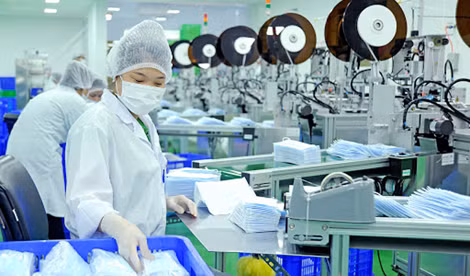 Dây chuyền sản xuất khẩu trang y tế.