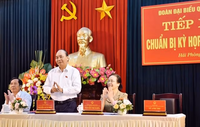 Thủ tướng Chính phủ tại buổi tiếp xúc cử tri.