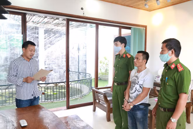 Hồ Văn Phương, kẻ cầm đầu đường dây ma túy xuyên quốc gia bị bắt giữ. Hồ Văn Phương, kẻ cầm đầu đường dây ma túy xuyên quốc gia bị bắt giữ.
