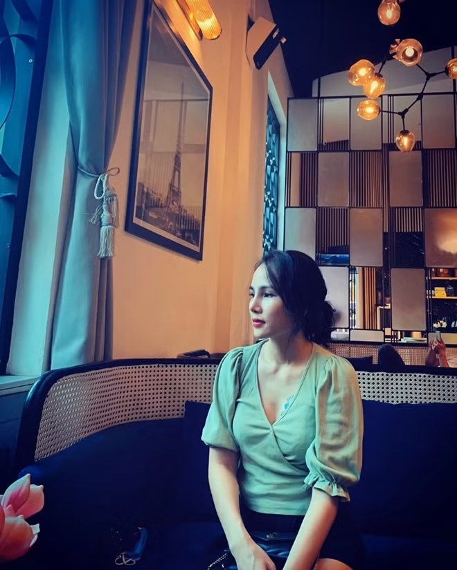 Hậu thường xuyên đăng tải hình ảnh cuộc sống sang chảnh