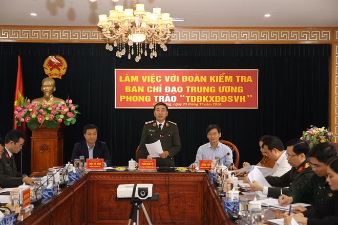 Thứ trưởng Trần Quốc Tỏ phát biểu tại buổi làm việc.