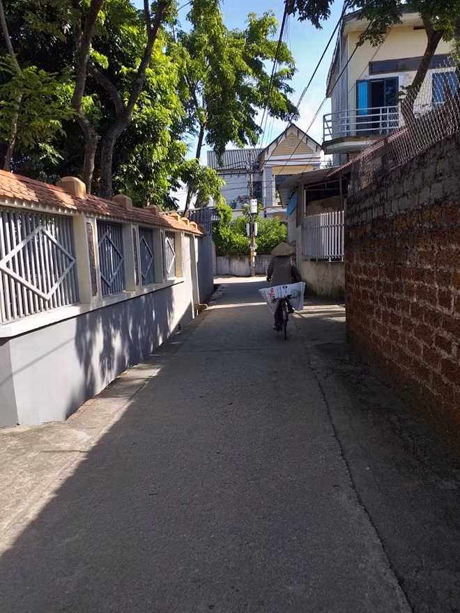 Đường làng, ngõ xóm ở Đồng Tâm phong quang, sạch đẹp; người dân sống yên bình sau khi các đối tượng vi phạm pháp luật bị bắt.