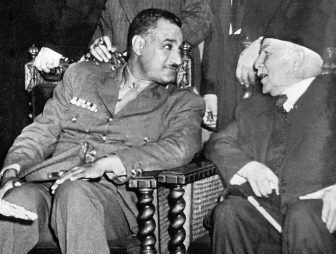 Tổng thống Ai Cập Gamal Abdel Nasser và Thủ tướng Syria Fares al-Khoury ở Cairo năm 1956.