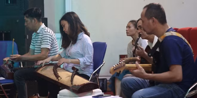Nhạc công trong các đơn vị nghệ thuật sân khấu truyền thống - đối tượng chịu nhiều thiệt thòi khi xét tặng danh hiệu.