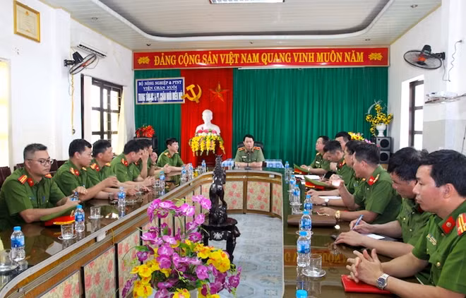 Thứ trưởng Lê Quốc Hùng làm việc với Đoàn CSCĐ Kỵ binh.