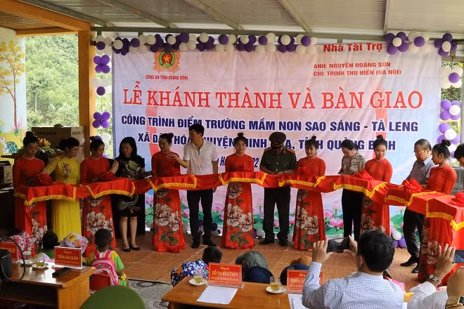 Lễ cắt băng khánh thành điểm trường mầm non Sao Sáng – Tà Leng.
