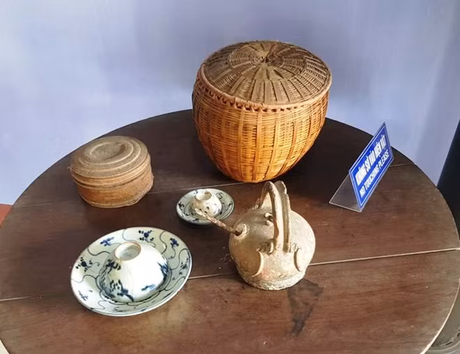 Những kỷ vật thiêng liêng trong ngôi nhà của Bác ở Huế.
