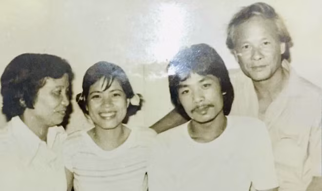 Nghệ sĩ nhân dân Trần Phương (bìa phải) cùng vợ con. Nghệ sĩ nhân dân Trần Phương (bìa phải) cùng vợ con.