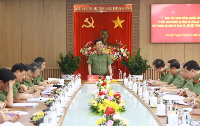 Thứ trưởng Nguyễn Văn Sơn phát biểu tại buổi làm việc. Thứ trưởng Nguyễn Văn Sơn phát biểu tại buổi làm việc.