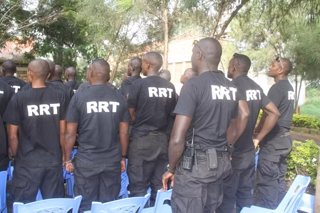 Thành viên RRT dự lễ Giáng sinh năm 2019 trong chuyến thăm của Tổng thanh tra cảnh sát Kenya và các sĩ quan cảnh sát cấp cao khác.
