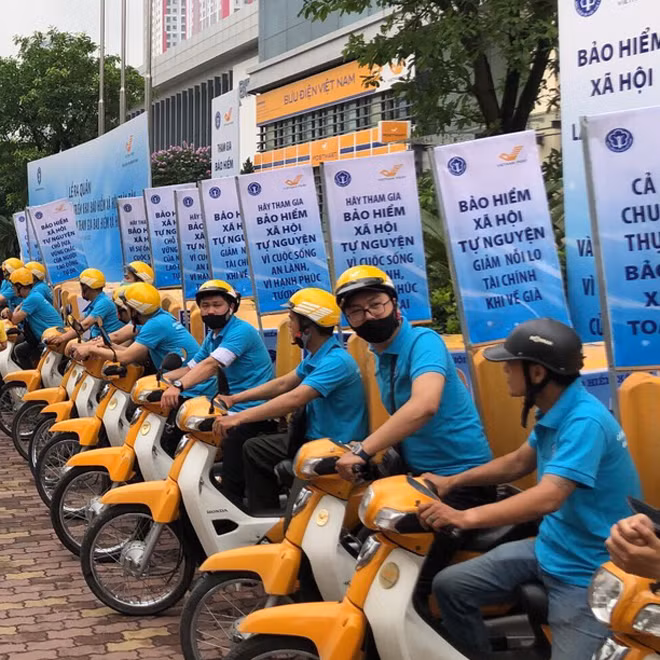 Cán bộ BHXH ra quân, hướng tới mục tiêu phát triển BHXH toàn dân. Cán bộ BHXH ra quân, hướng tới mục tiêu phát triển BHXH toàn dân.