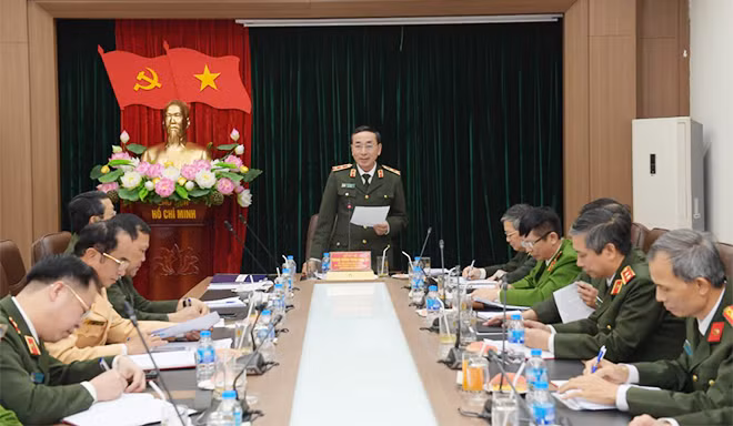 Thứ trưởng Trần Quốc Tỏ phát biểu tại cuộc họp.