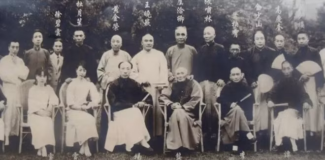 Đầu lĩnh bang hội Thượng Hải.