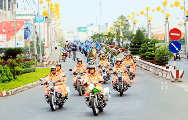 Công an An Giang ra quân đảm bảo ANTT trên địa bàn. Công an An Giang ra quân đảm bảo ANTT trên địa bàn.