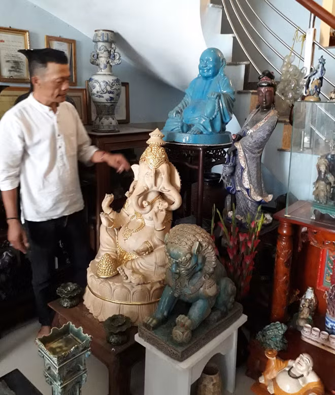 Những bức tượng gốm Cây Mai đặc trưng.