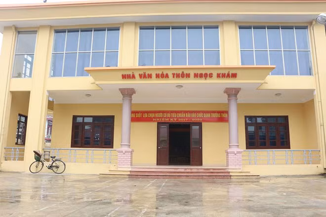 Nhà văn hóa làng Ngọc Khám, nơi diễn ra các hoạt động sinh hoạt văn hóa cũng như giao lưu giữa các câu lạc bộ chèo trong - ngoài làng. Nhà văn hóa làng Ngọc Khám, nơi diễn ra các hoạt động sinh hoạt văn hóa cũng như giao lưu giữa các câu lạc bộ chèo trong - ngoài làng.