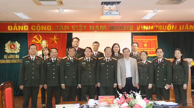 Thứ trưởng Nguyễn Văn Thành và các đại biểu dự hội nghị. Thứ trưởng Nguyễn Văn Thành và các đại biểu dự hội nghị.