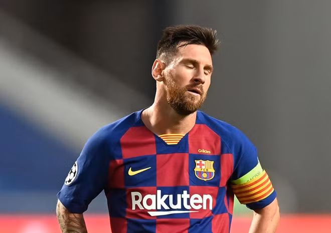 Messi thất vọng trước trận thua 8-2 với Bayern Munich. Ảnh: KT