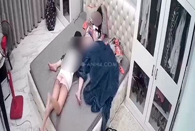 Hình ảnh được cắt từ clip nhạy cảm đang lan tràn trên mạng xã hội.