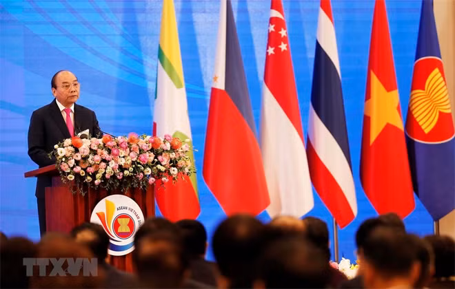 Thủ tướng Nguyễn Xuân Phúc, Chủ tịch ASEAN 2020 phát biểu khai mạc Hội nghị Cấp cao ASEAN lần thứ 36. (Ảnh: TTXVN)