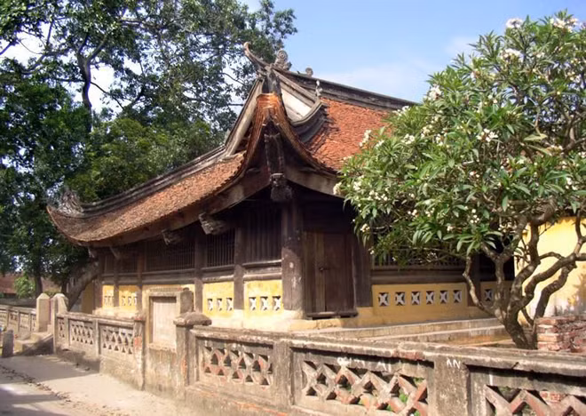 Đình Thổ Hà, tỉnh Bắc Giang, năm 2018 bị kẻ gian đột nhập và lấy đi nhiều cổ vật quý.