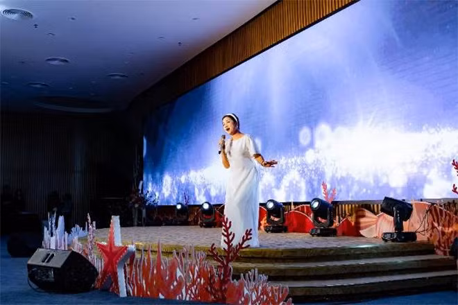 Ca sĩ Mỹ Linh chia sẻ tại Sự kiện:”Đất nước Việt Nam có đến hàng nghìn km đường bờ biển, người Việt Nam ai cũng dành tình yêu cho biển. Thật tuyệt vời khi Vinhomes Ocean Park đã mang không gian sống tuyệt vời của biển hồ về cho người dân Hà Nội”.
