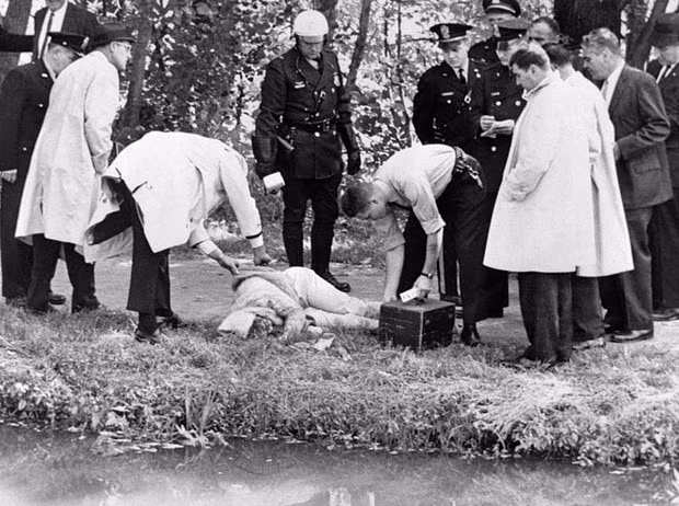 Hiện trường xảy ra vụ sát hại Mary Meyer, năm 1964. Hiện trường xảy ra vụ sát hại Mary Meyer, năm 1964.