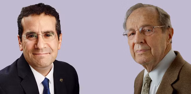 Tom Z. Collina (trái) và William J. Perry.