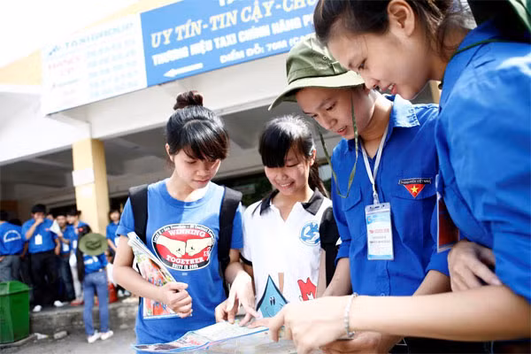 Các thí sinh nộp hồ sơ xét tuyển vào ĐH Y Hà Nội và ĐH Ngoại thương đều có số điểm trên 20.