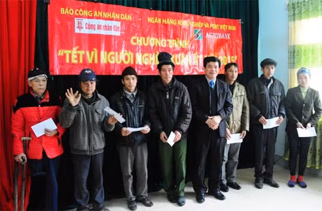 Ông Mông Văn Lục, Chủ tịch UBND huyện Trùng Khánh hi vọng bà con sẽ sử dụng số tiền mà Đoàn từ thiện tặng vào đúng mục đích.
