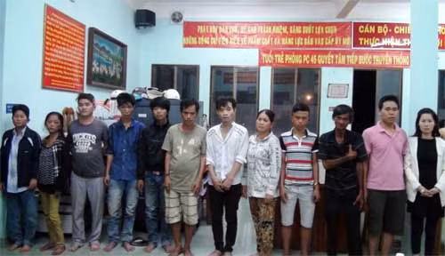 Một băng dàn cảnh đụng xe bị bắt giữ. Một băng dàn cảnh đụng xe bị bắt giữ.