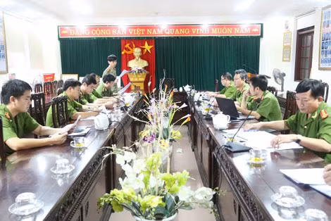 Toàn cảnh buổi làm việc.