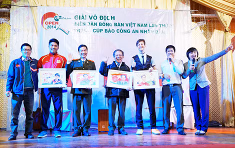 Những bức tranh của họa sĩ An Thắng đồng hành cùng Giải như một cơn gió tiếp thêm sức mạnh cho những người yêu bóng bàn Việt Nam. Những bức tranh của họa sĩ An Thắng đồng hành cùng Giải như một cơn gió tiếp thêm sức mạnh cho những người yêu bóng bàn Việt Nam.