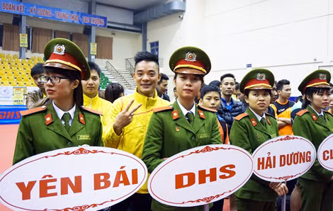 Những nữ Công an xinh đẹp là một điểm nhấn trong tối Khai mạc. Những nữ Công an xinh đẹp là một điểm nhấn trong tối Khai mạc.