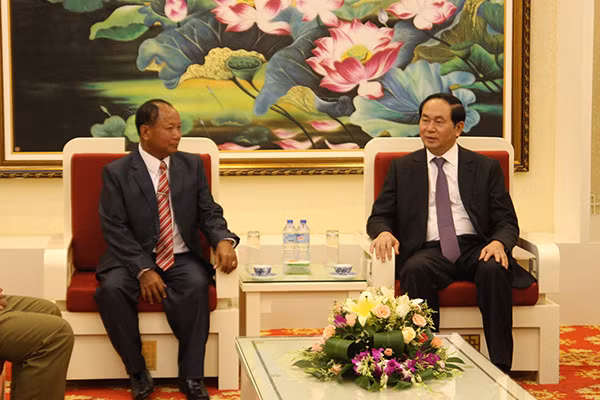 Bộ trưởng Trần Đại Quang cùng Quyền Bộ trưởng Bộ An ninh Lào Somkeo Silavong.