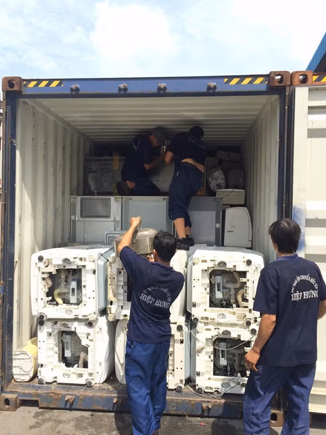 Hàng nhập lậu bị phát hiện.