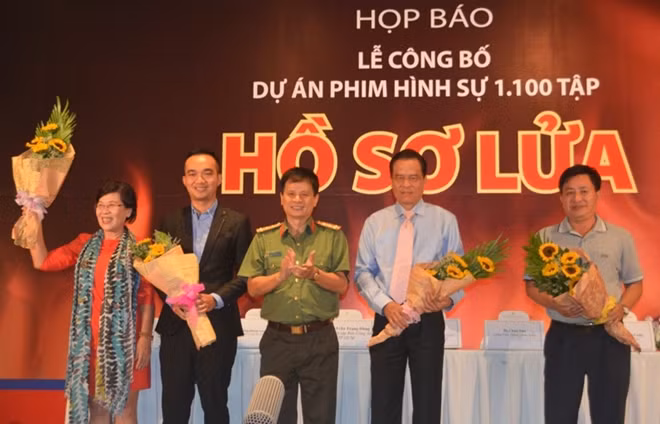 Đại diện các đơn vị sản xuất tại buổi họp báo ra mắt dự án phim.